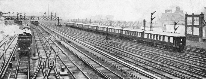 The down "Brighton Belle" passing Clapham Junction