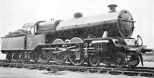 LMS FOUR-CYLINDER 4-6-0 EXPRESS ENGINE, WITH OUTSIDE VALVE-MOTION