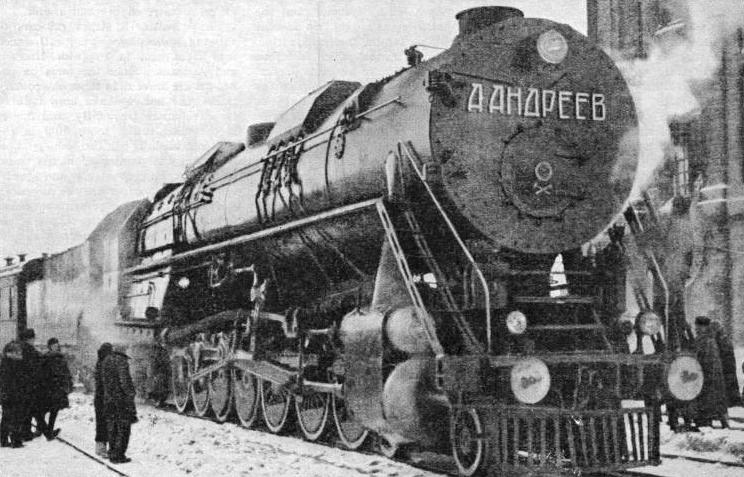 4-14-4 freight engine, designed for hauling coal trains of 3,000 tons from the Donetz mines to Moscow