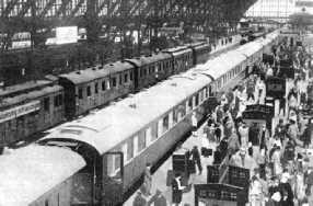 The “Rheingold Express” in the main station at Cologne