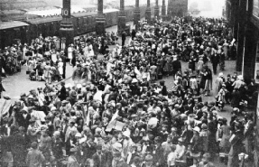 Children at Liverpool Strret Station