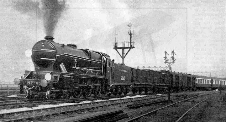 Dover Pullman Express leaving Victoria. Engine No. 850 Lord Nelson