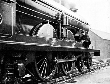 OILING UP THE NORTH EASTERN RAILWAY'S FAMOUS FLYER