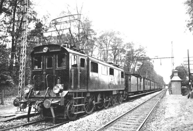 1,800 HORSE-POWER 2-6-2 SIEMENS ELECTRIC LOCOMOTIVE