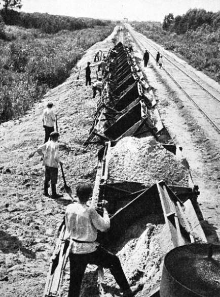 SIDE-TIP WAGONS unloading spoil during the reconstruction of the Donbas-Moscow line