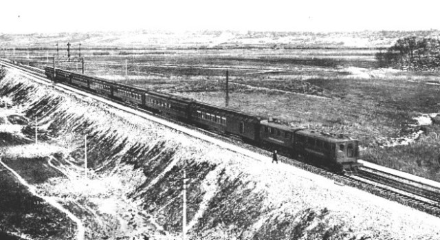 4,000 HORSE-POWER  ELECTRIC LOCOMOTIVE HAULING A PENNSYLVANIA EXPRESS